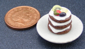 dolls-house-miniature-1-chocolate-layer-cake-d10
