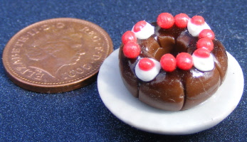 dolls-house-miniature-1-chocolate-ring-cake