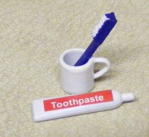 dolls-house-miniature-1-toothepaste