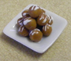 dolls-house-miniature-12-chocolate-balls-wlb-w28