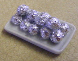 dolls-house-miniature-14-chocolate-balls-s-w90