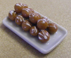 dolls-house-miniature-14-chocolate-balls-wlb-w90