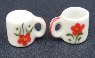 dolls-house-miniature-2-mugs-flowers
