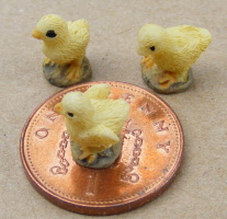 dolls-house-miniature-3-yellow-chicks