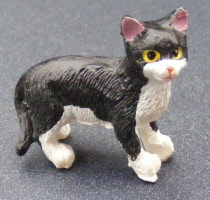 dolls-house-miniature-a-black-and-white-cat 3