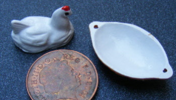 dolls-house-miniature-egg-holder-white-metal chicken