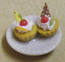s 2 cakes orange and kiwi round plate