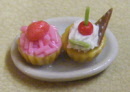 s 2 cakes stawberry and kiwi