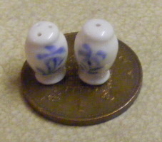 salt and pepper pots