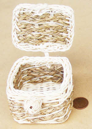 1:12 Scale Single Large Bamboo Basket Tumdee Dolls House Garden Pet Accessory Pl 